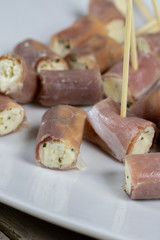 roulés au fromage frais et jambon de parme