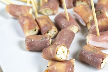 roulés au fromage frais et jambon de parme