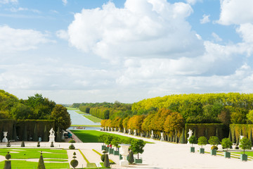 Fototapeta na wymiar Versailles garden without people
