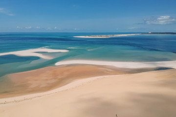 Fototapeta na wymiar breathtaking sandbanks on an island with turquoise water