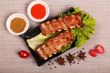 The fresh wild spareribs are roasted, sliced into different shapes and put on the plate