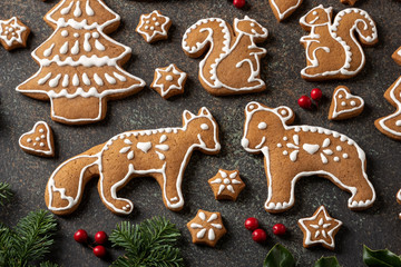 Obraz na płótnie Canvas Christmas gingerbread cookies on a dark background