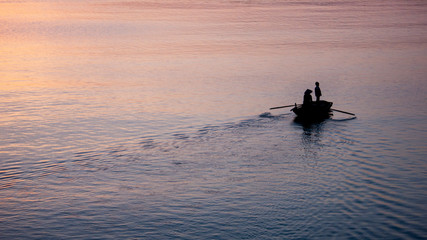 Naklejka premium Sunset fishermen