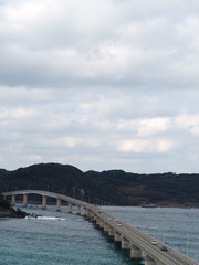 Obraz premium 海と空と橋と島