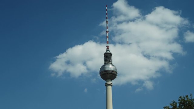 Timelapse de la torre de comunicaci&oacute;n de Berlin
