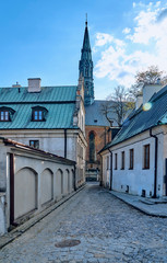 Obraz premium Beautiful panoramic aerial drone view to the market square in Sandomierz - a square square (100 × 110 m) located in the center of Sandomierz's old town, Poland