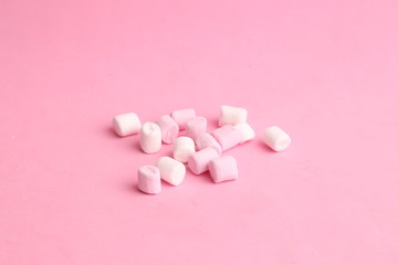 Obraz na płótnie Canvas delicious pink and white marshmallows