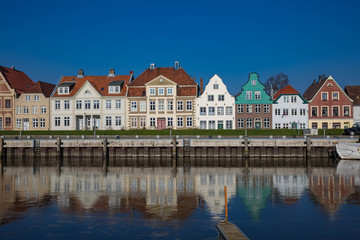 Fototapeta na wymiar Historische Häuser in Glückstadt, Schleswig-Holstein