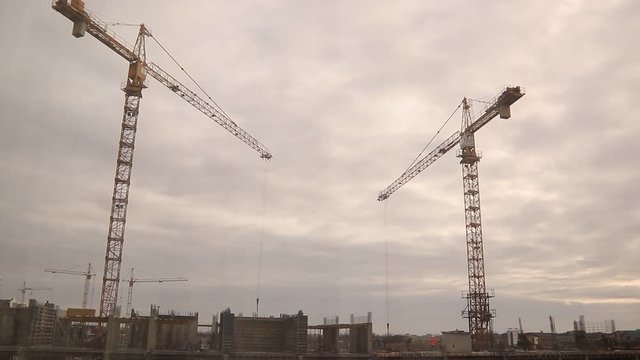 timelapse construction cranes and many builders are building a skyscraper