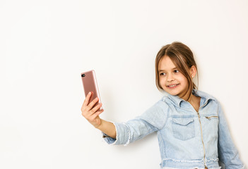 Fototapeta premium Girl takes selfie.