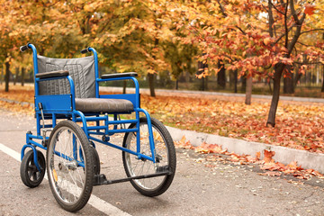 Fototapeta na wymiar Empty wheelchair in autumn park