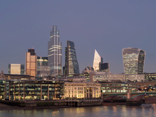 europe, UK, England, London, City 22 Bishopsgate Southwark bridge dusk