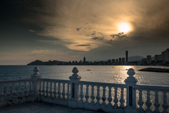 Atardecer en el mar Mediterr&aacute;neo desde Benidorm, Alicante