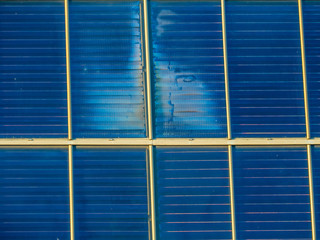 Schäden an einer Photovoltaic Anlage auf dem Dach