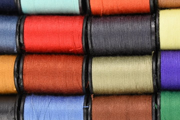 Garn, faden, Nähen, Hobby, Nähnadel, faden, nähen, spule, nadel, baumwolle, isoliert, rot, gegenstand, handwerk, textil, farbe, haspel, bobine, saite, weiß, blau, sticken, kleidung, näharbeit, 