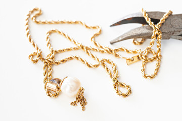 Reparation and restoration of jewelry