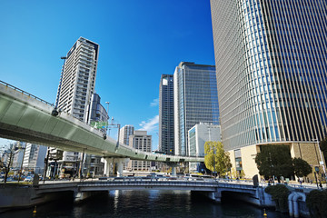 Fototapeta na wymiar 大阪肥後橋 中之島の高層ビルと阪神高速