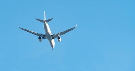 旅客機・飛行機・青空