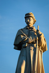 Obraz premium Close-up of the Private Soldier Monument at the Antietam National Cemetery in Sharpsburg, Maryland, USA
