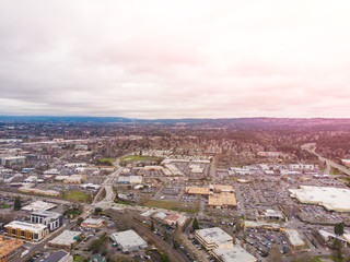 Obraz premium A photo of Beaverton, Oregon, USA, at sunset, a suburb. A photo from a height at sunset or sunrise. Design background