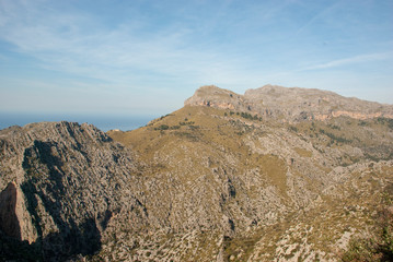 Fototapeta premium Berge der Sierra Tramuntana auf der spanischen Baleareninsel Mallorca