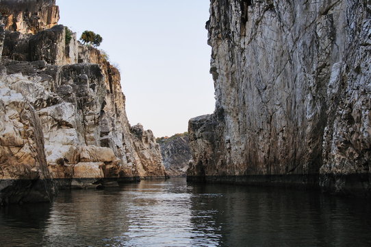 Bhedaghat/ marble rocks: It is situated by the side of river Narmada and is approximately 20?m from Jabalpur city