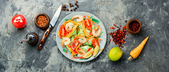 Fototapeta na wymiar Salad with shrimp and vegetables
