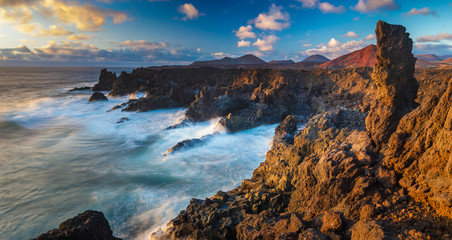 Fototapeta na wymiar Beautiful sunset over the rocky coast of Lanzarote near Los Hervideros