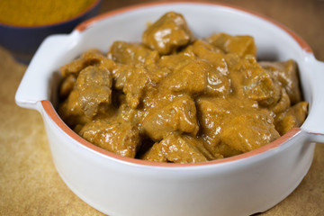 sauté de porc au curry et lait de coco