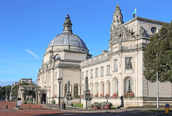 Fototapeta na wymiar Cardiff city hall building