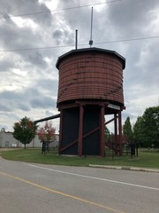 alter rostroter Wasserturm in Canada in Kleinstadt