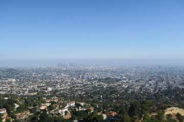Fototapeta premium Panoramic view of LA downtown and suburbs from the beautiful Griffith Observatory in Los Angeles