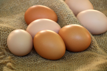 eier auf sackleinen   ostern