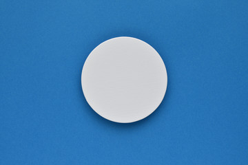 丸い円と青色の背景