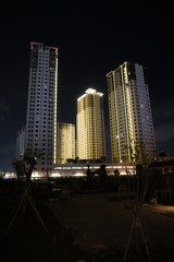 Fototapeta na wymiar see high apartment buildings at night