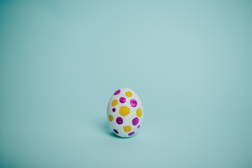Dotted easter egg on the blue background. Happy easter card.