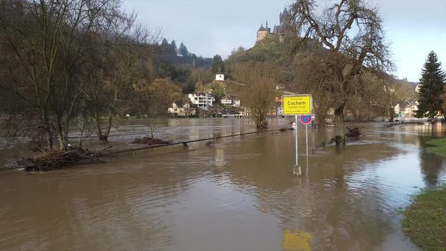 Mosel Hochwasser in Cochem im Januar 2020