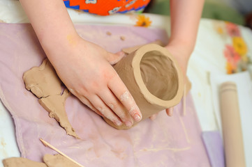 Obraz na płótnie Canvas process of making a handmade clay mug