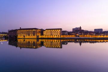 Obraz premium Garonne river and Dome de la Grave in Toulouse, France