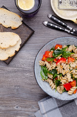 Brown pasta with vegetables