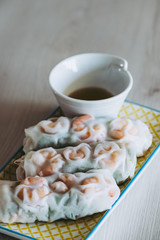 Rouleaux de printemps aux crevettes et sa sauce asiatique