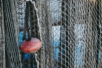 Filets de pêche suspendus en train de sécher