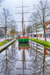 Historisches Segelschiff auf dem Hauptkanal in Papenburg