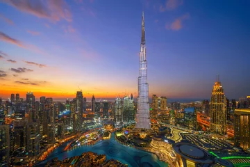 Crédence de cuisine en verre imprimé Burj Khalifa Vue aérienne de Burj Khalifa à Dubaï Downtown skyline et fontaine, Émirats Arabes Unis ou Émirats Arabes Unis. Quartier financier et quartier des affaires dans une ville urbaine intelligente. Gratte-ciel et immeubles de grande hauteur la nuit.