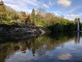Fototapeta na wymiar Beautiful clean lake in Sofiyivka park