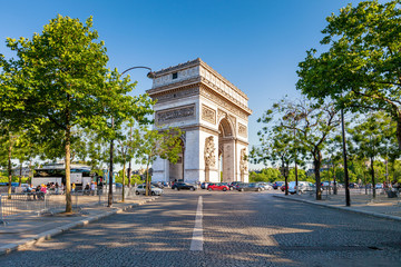 Fototapeta na wymiar Arc de Triomphe located in Paris, France
