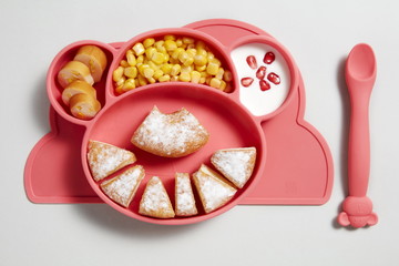 A lovely food plate for children. It is animal shaped and made of silica gel