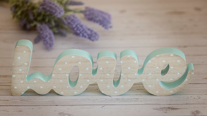 Bodeg&oacute;n con la palabra love en madera