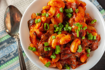 Braised white beans with mushrooms and tomatoes in spicy sauce