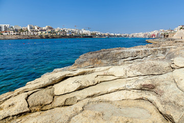 A beautiful view of the city coastline with lots of residential buildings